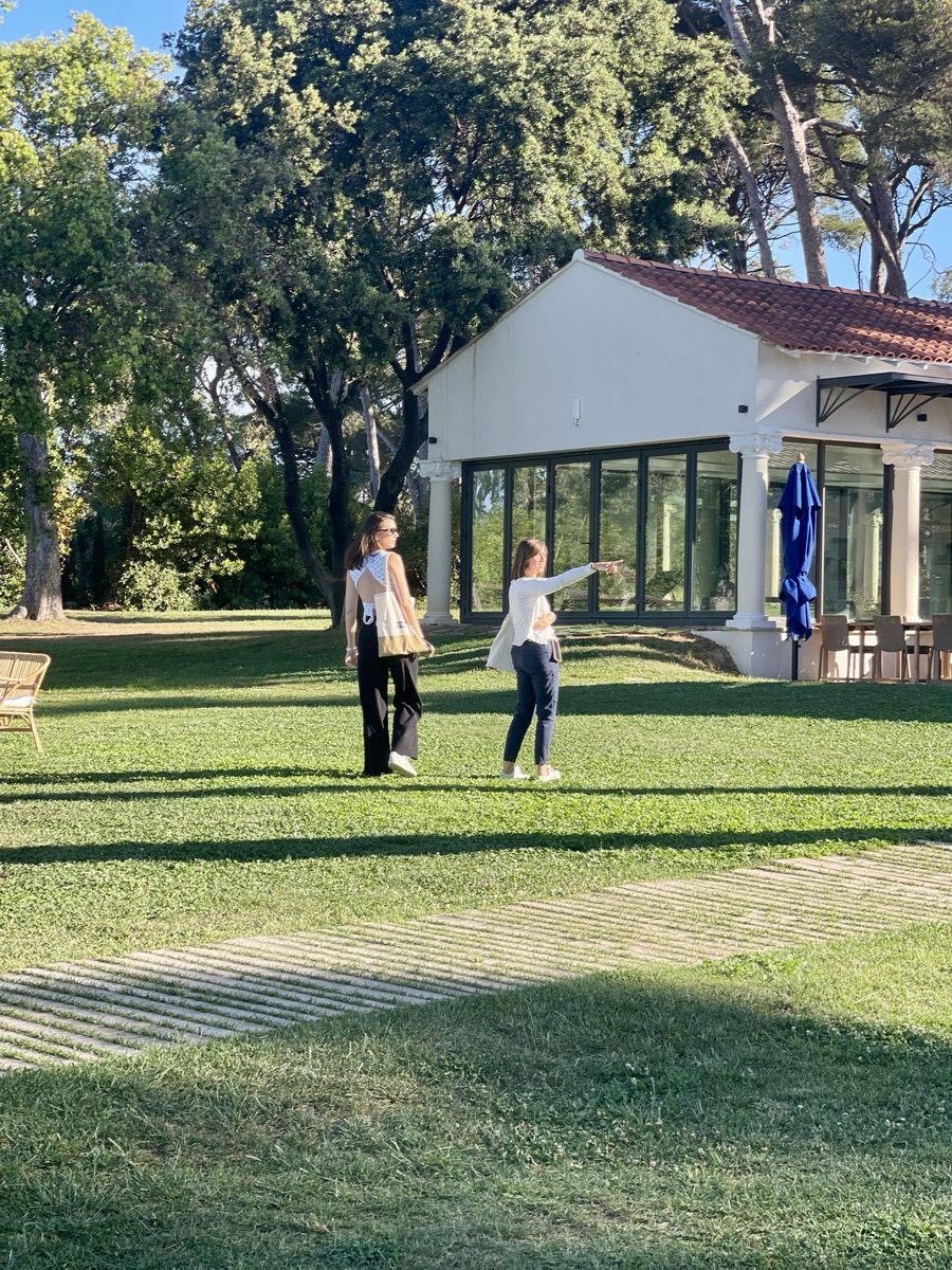 Visite technique du lieu de mariage avec la mariée